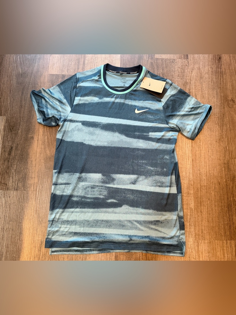 Nike Court Advantage Tennis Shirt.
- Size M-Tall.